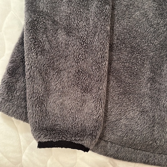 The North Face Women’s Osito Faux Fur Mock Neck Jacket Charcoal Gray Size Small - Picture 13 of 16